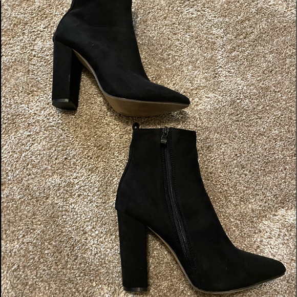 Black boots - Picture 2 of 2